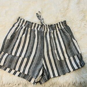 Stripped shorts, lightweight and comfy!